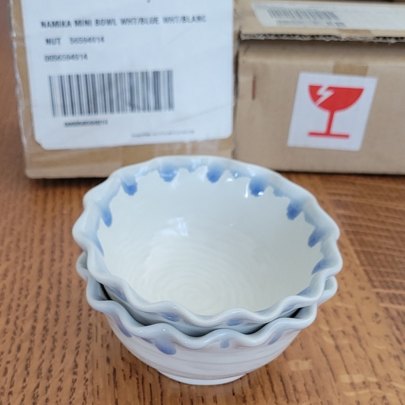 Set of 2, Anthropologie Namika Pinch Bowl - white & blue - Picture 9 of 10